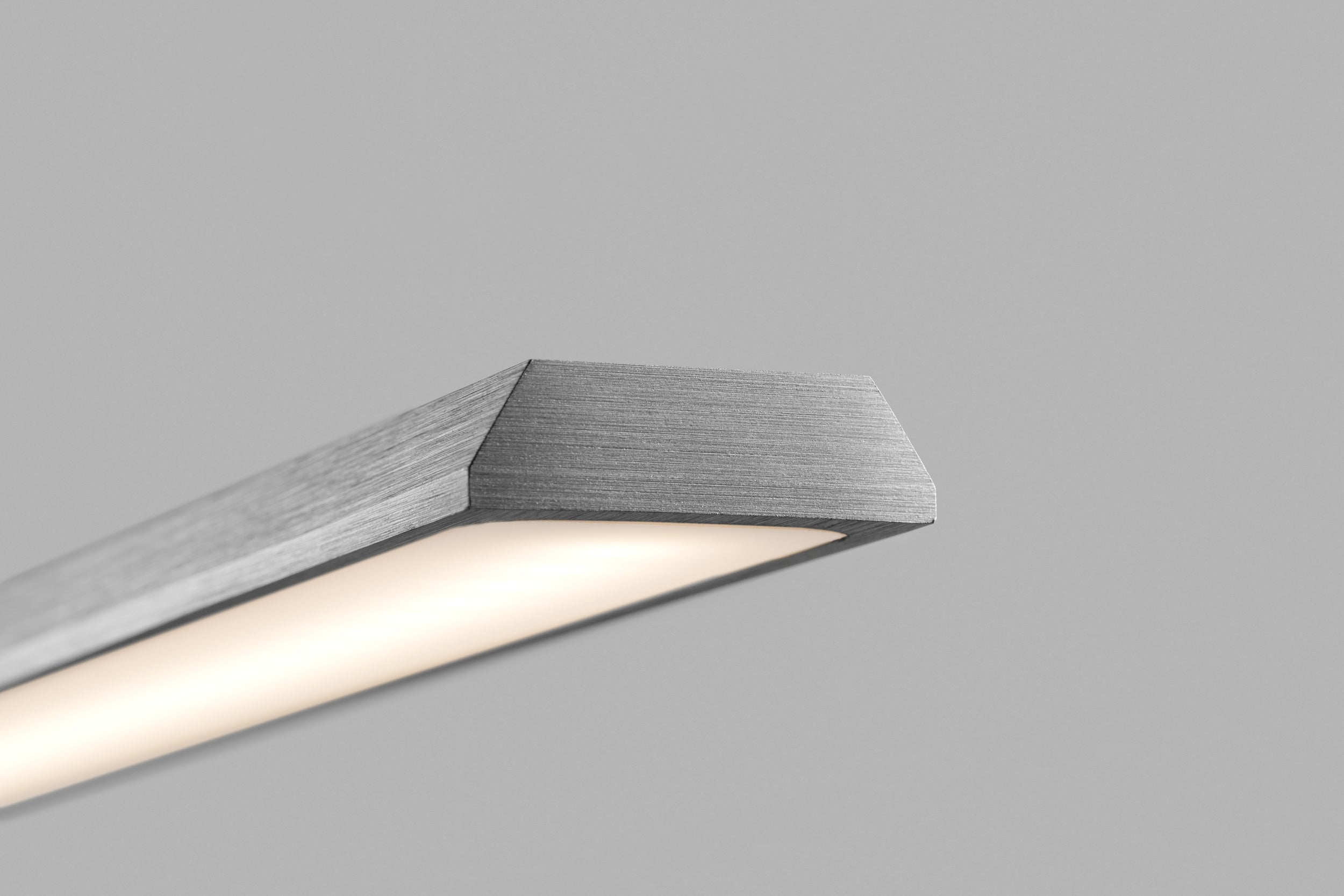 Slim S1500 2700K/3000K Titanium