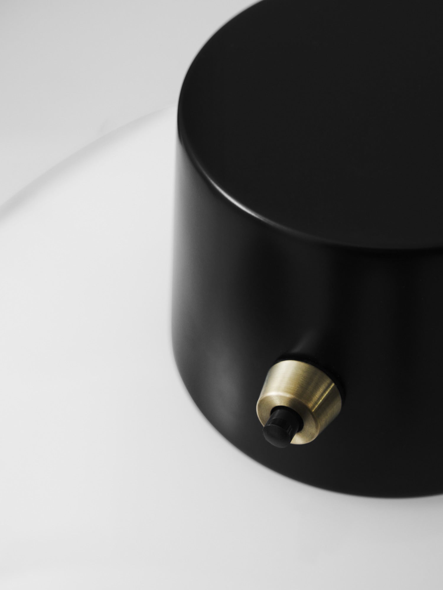 Louis Poulsen AJ Oxford bordlampe metalskærm detaljer