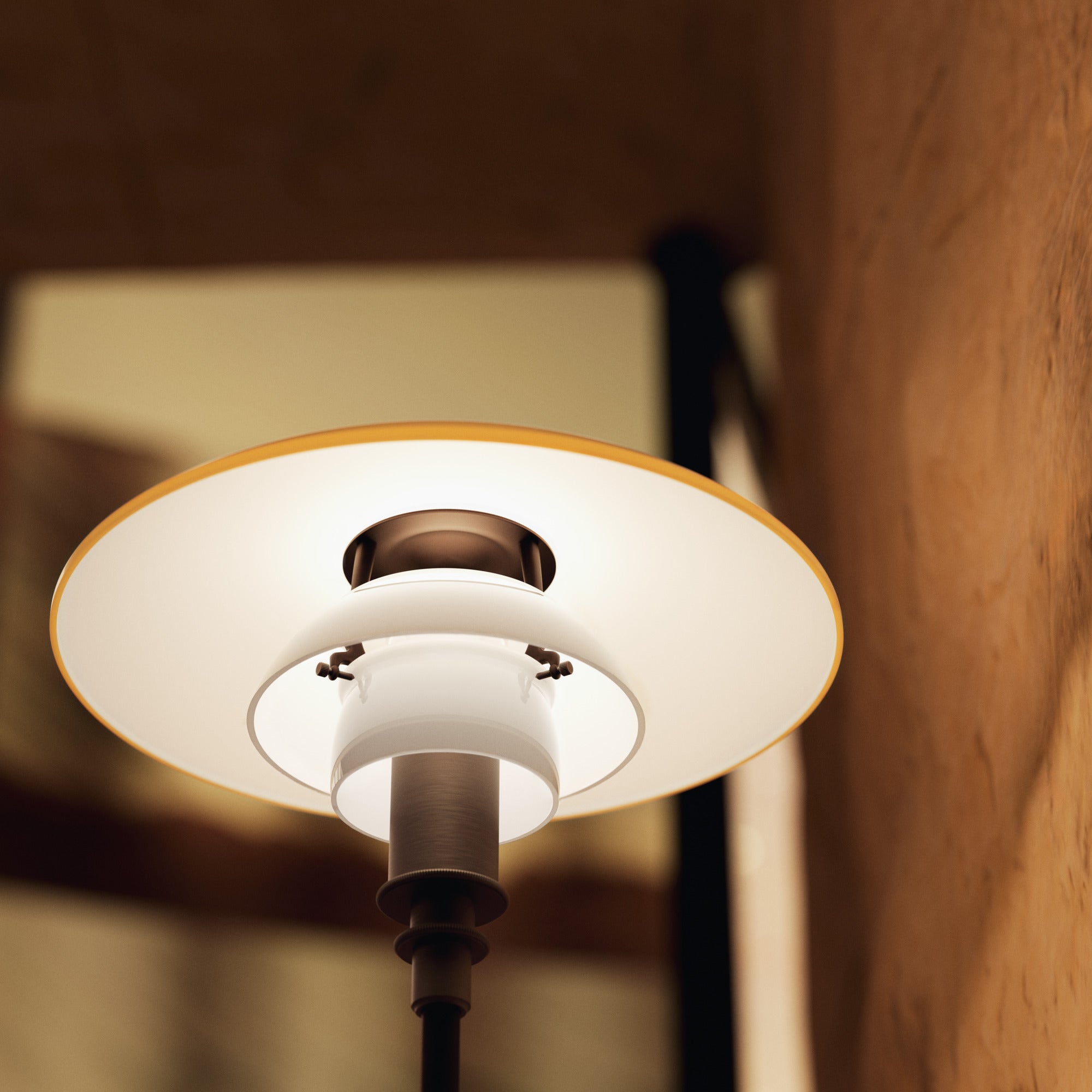 PH 3/2 Bordlampe Centenary Edition Amber/Opal White close-up nedefra