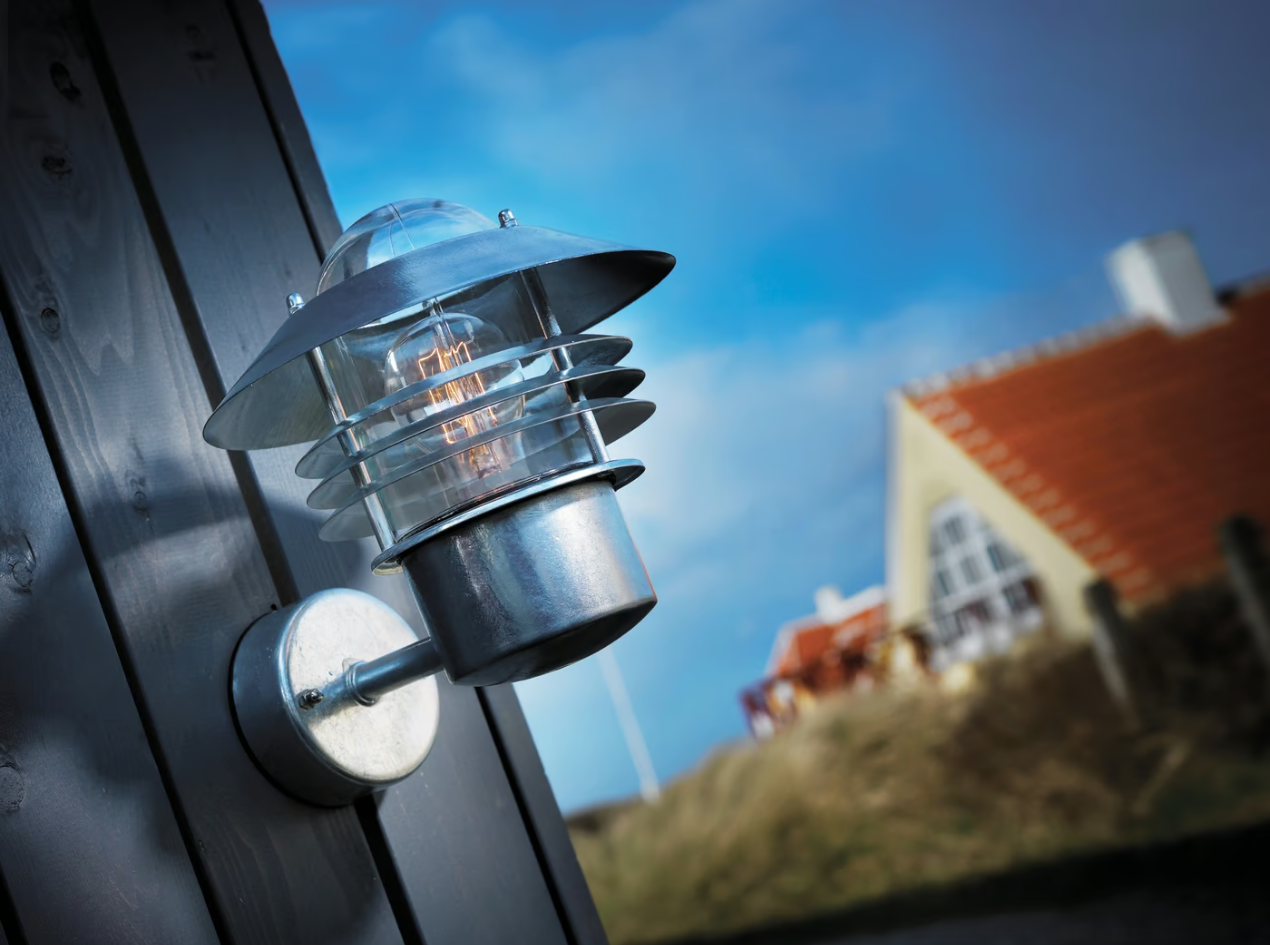Med Vejers Up får du en udendørslampe, du kan have glæde af i mange, mange år