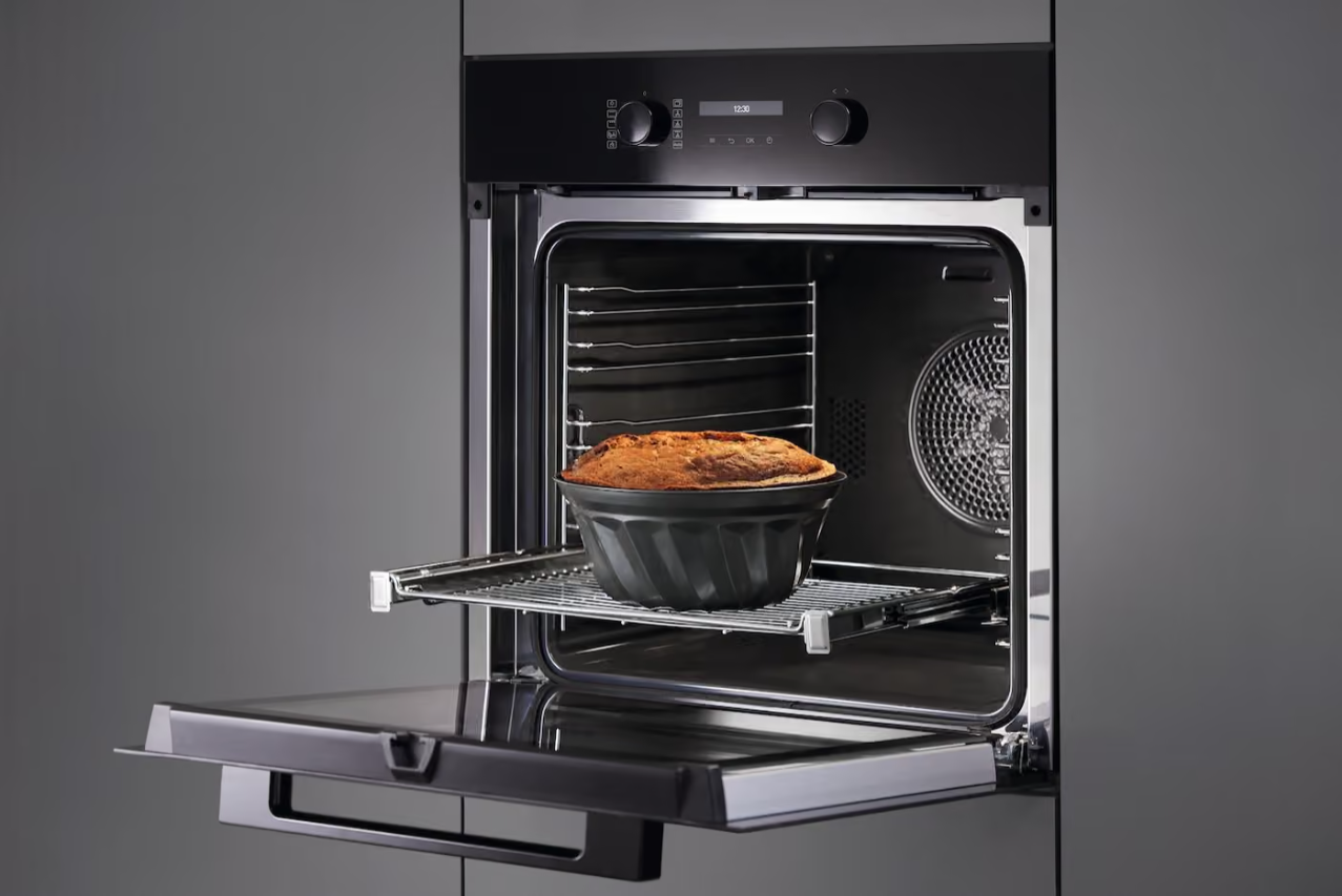Miele H 2761 BP Clean Steel indbygningsovn klar til bagning osv
