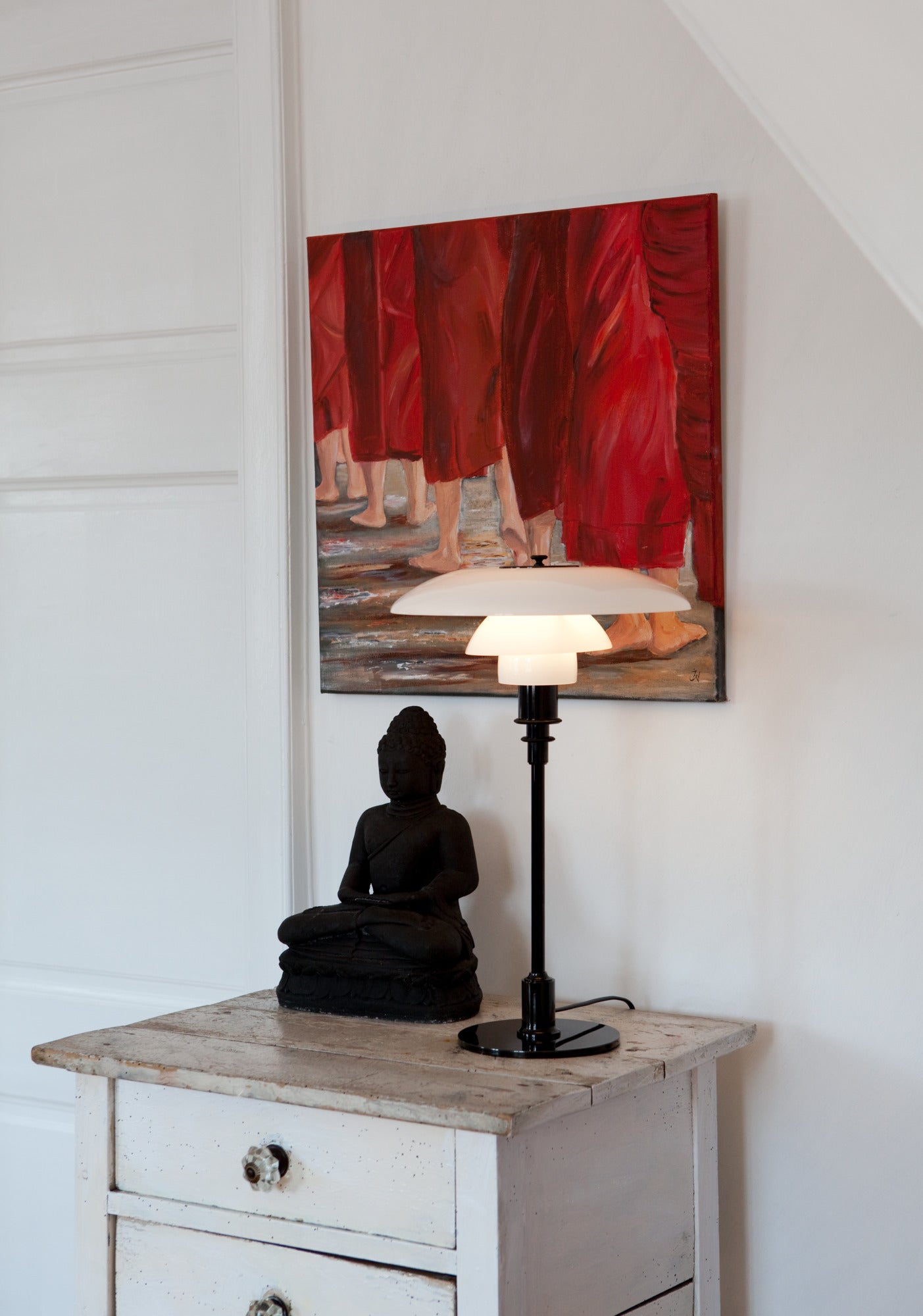 PH 3/2 lampe på et lille bord