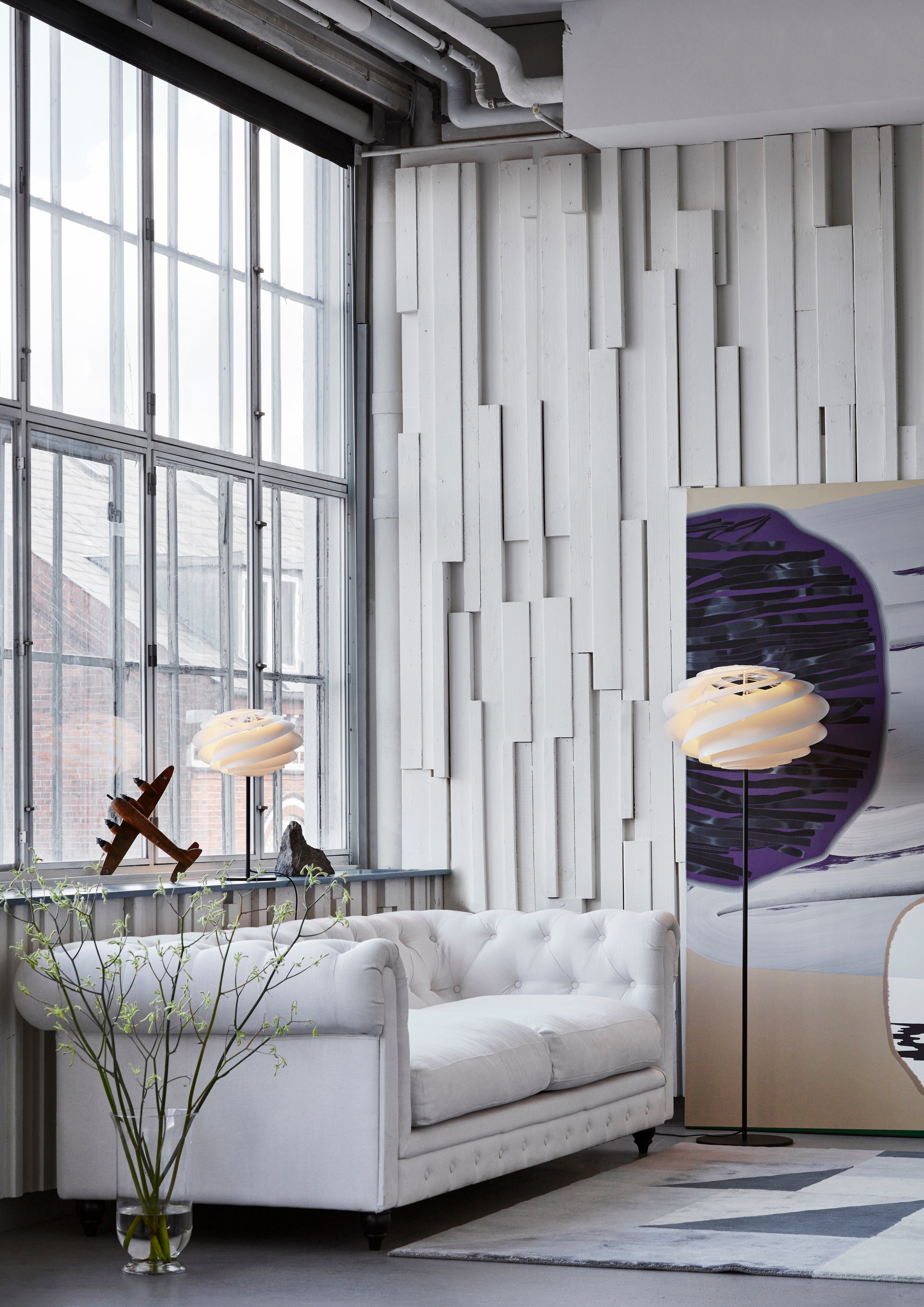 LE KLINT 331 Swirl E27 Ø50 Hvid Gulvlampe i studie