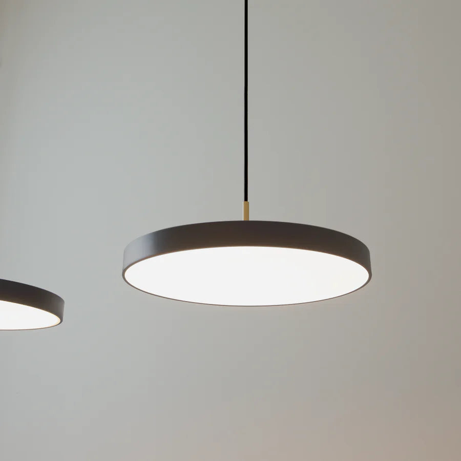 Asteria Plus Medium Pendellampe i Anthracite Grey med god stærk belysning