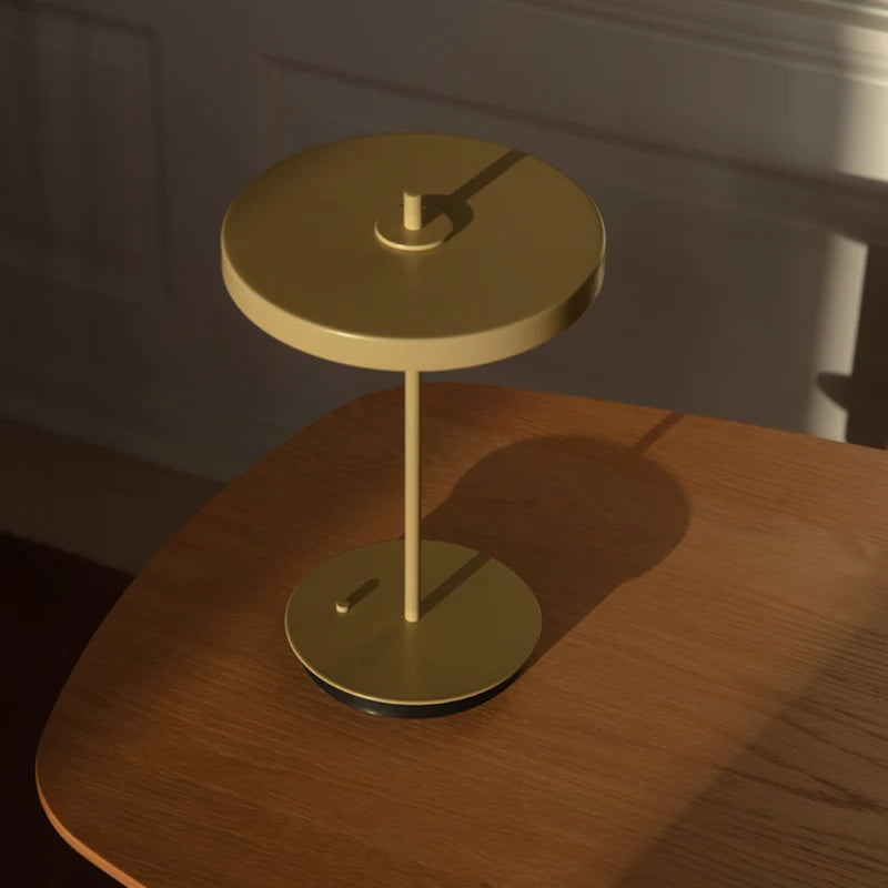 Zoomet helt ind på den unikke designet Asteria Move Monochrome i Butter Yellow