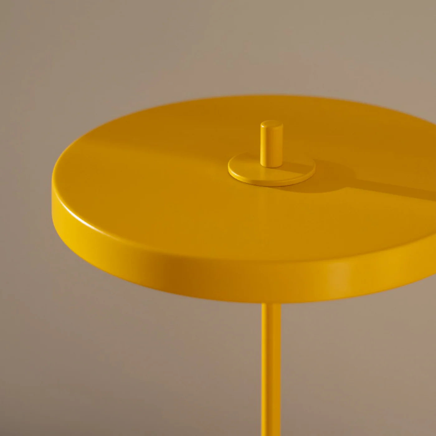 Zoomet helt ind på den unikke designet lampeskærm fra Asteria Move Monochrome i Sunflower
