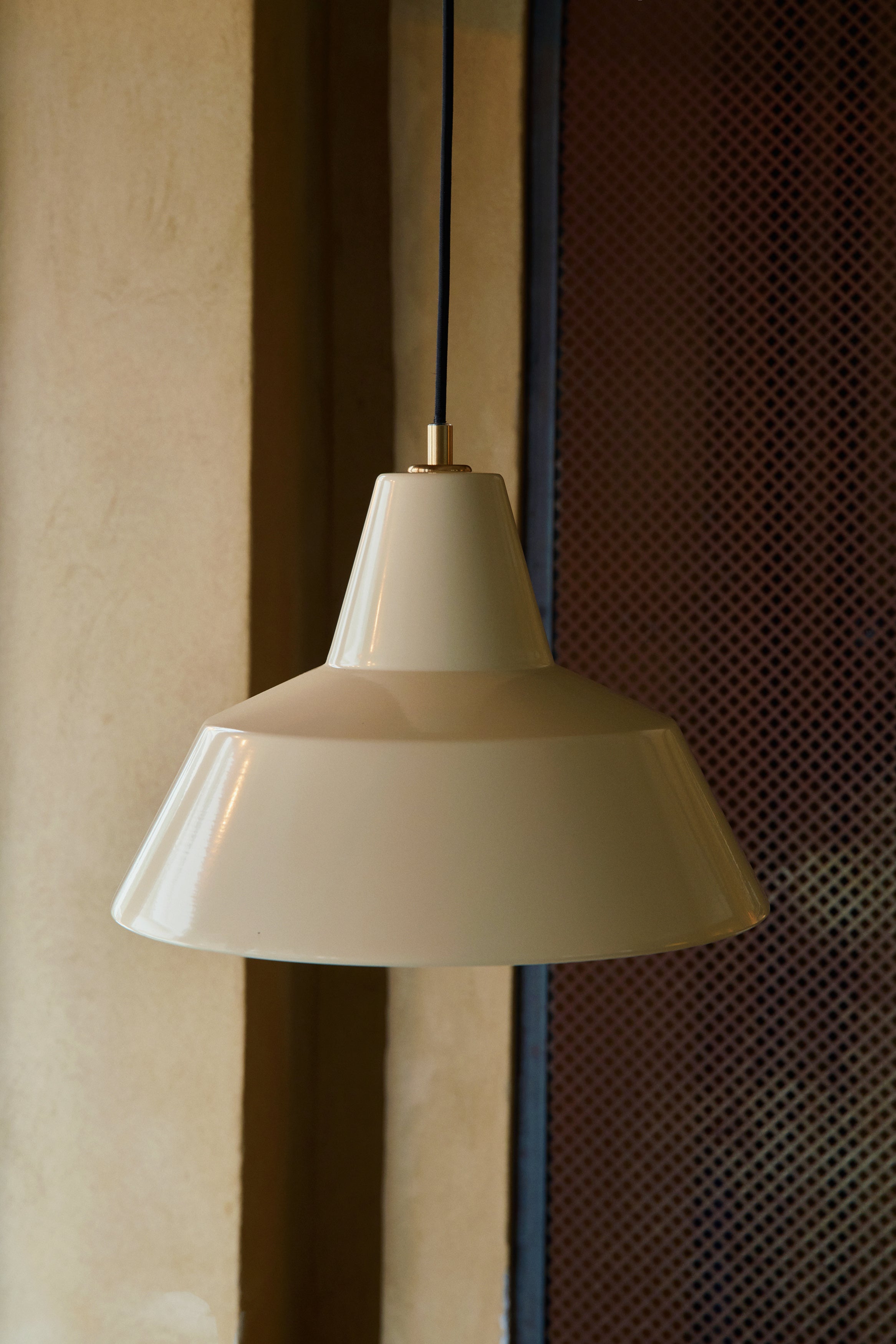 Workshop Pendel W3 Butter Yellow i interiørshot