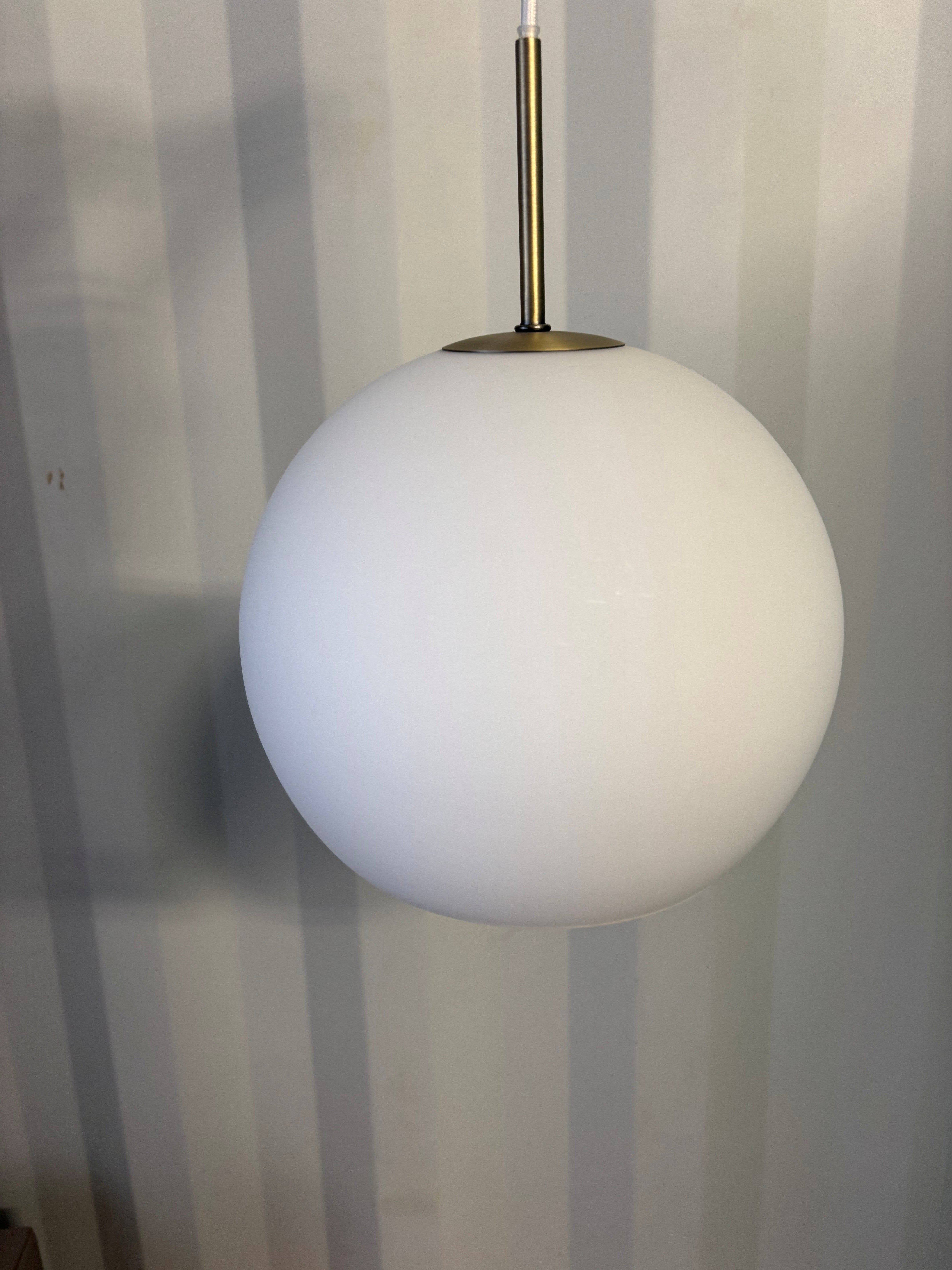 Ball Glass Ø25 opal hvid pendel - DEMO