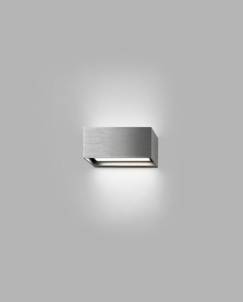 Light-Point Linea W1 Switch Tune 2700/3000K titanium væglampe på væggen