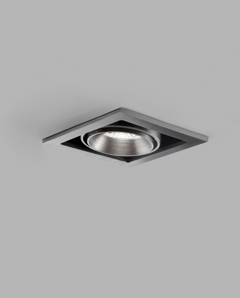 Light-Point Ghost 1 i titanium som spot-loftslampe