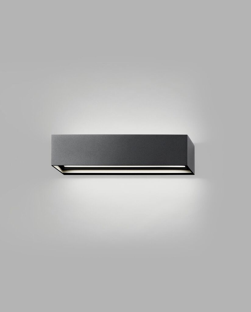 Light-Point Linea W2 Switch Tune 2700/3000K black væglampe på væggen