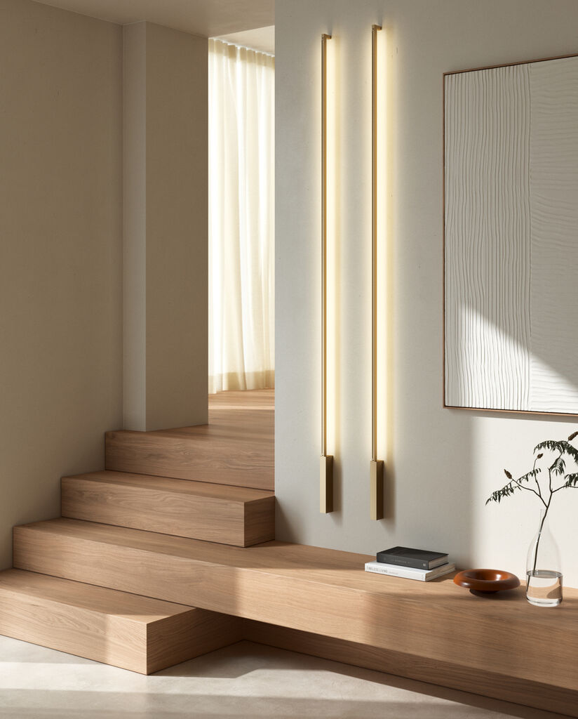 Stripe 2000 Switch Tune 2700/3000K Brass væg/loftslampe duo tændt på væggen