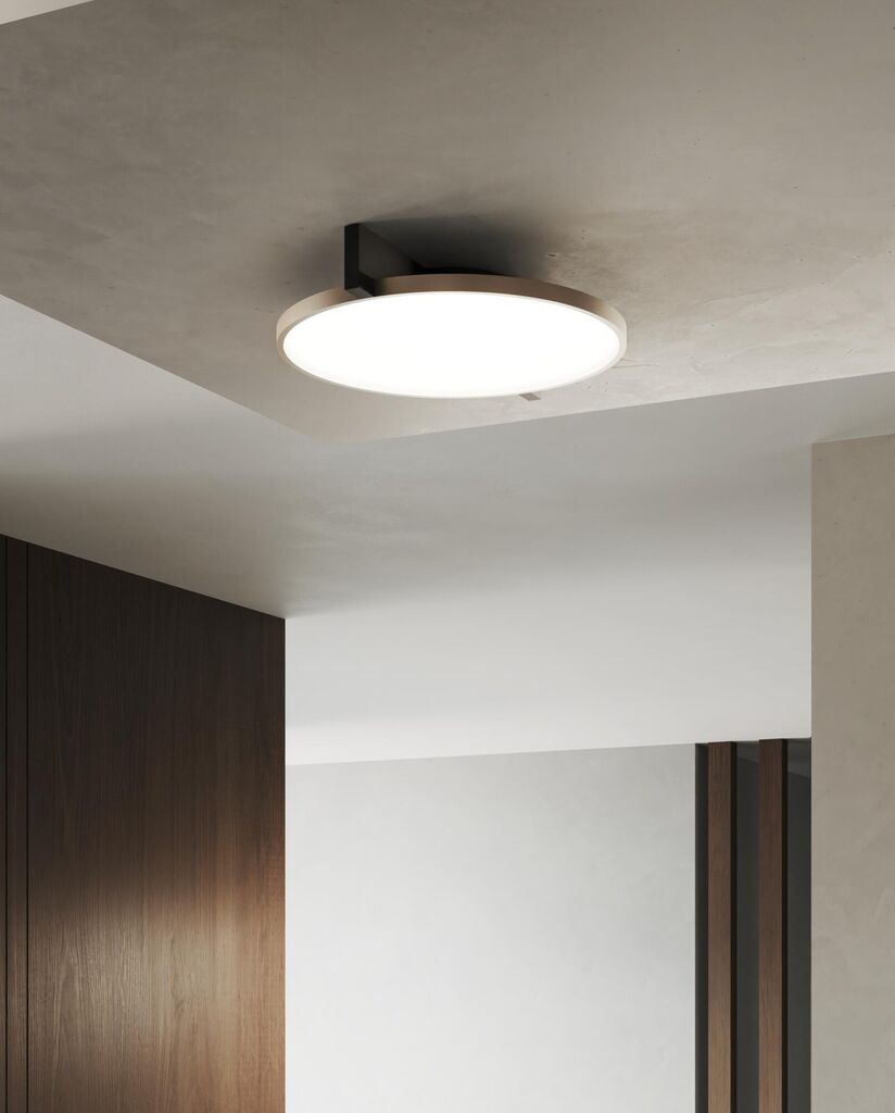 Light-Point Inlay C2 Disc matsort satinguld LED loftslampe af Studio F. A. Porsche i gangen