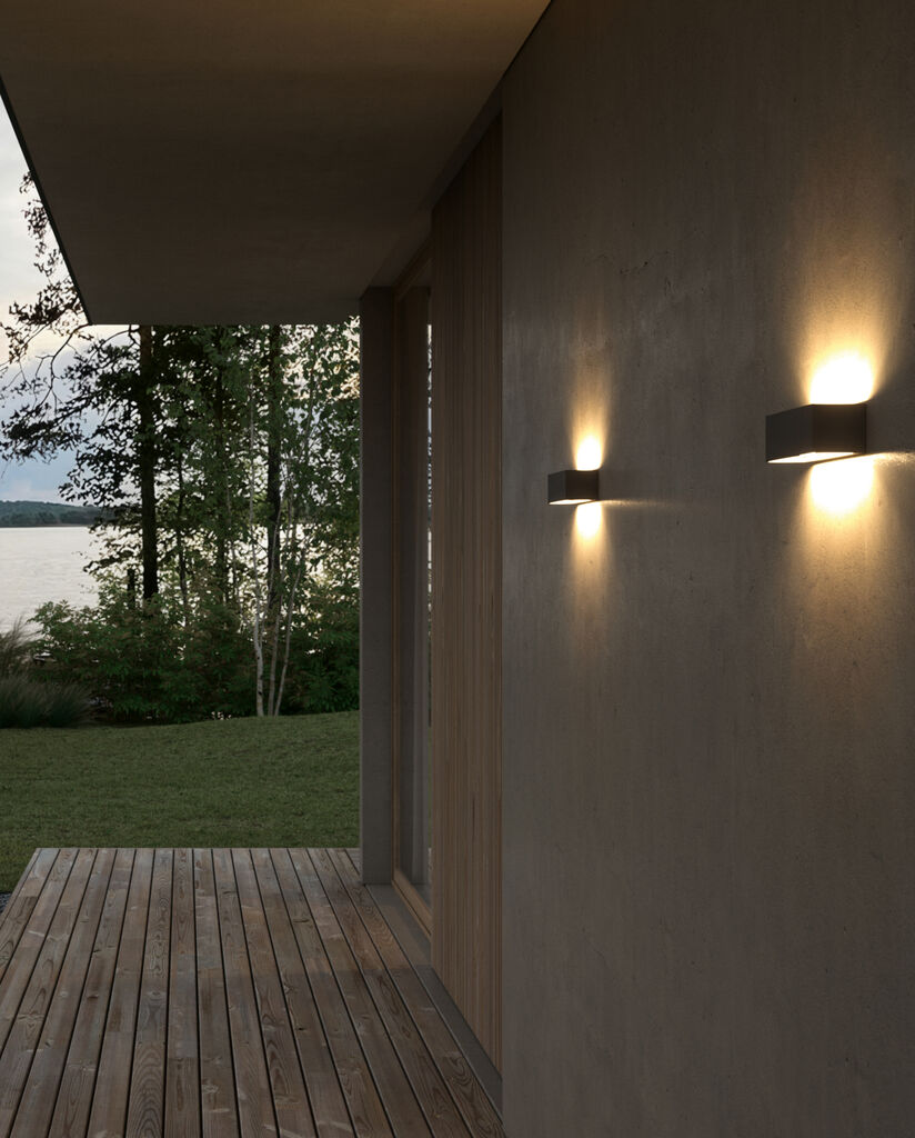 Light-Point Linea W2 Switch Tune 2700/3000K black væglampe installeret udenfor med IP54