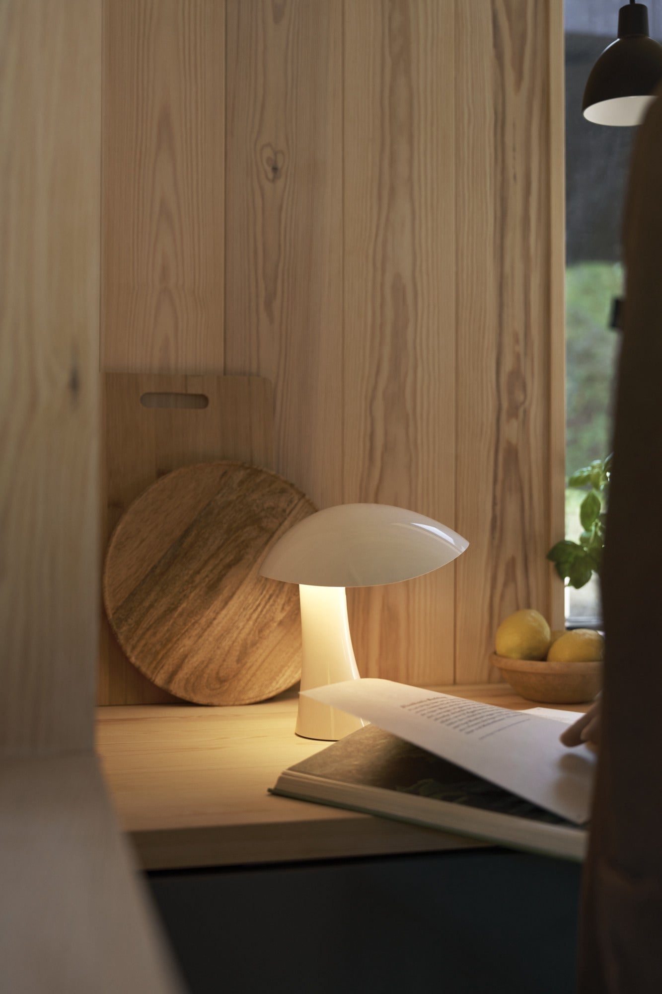 Rumee 220 Portable Lampe Cloud White i læsekrogen
