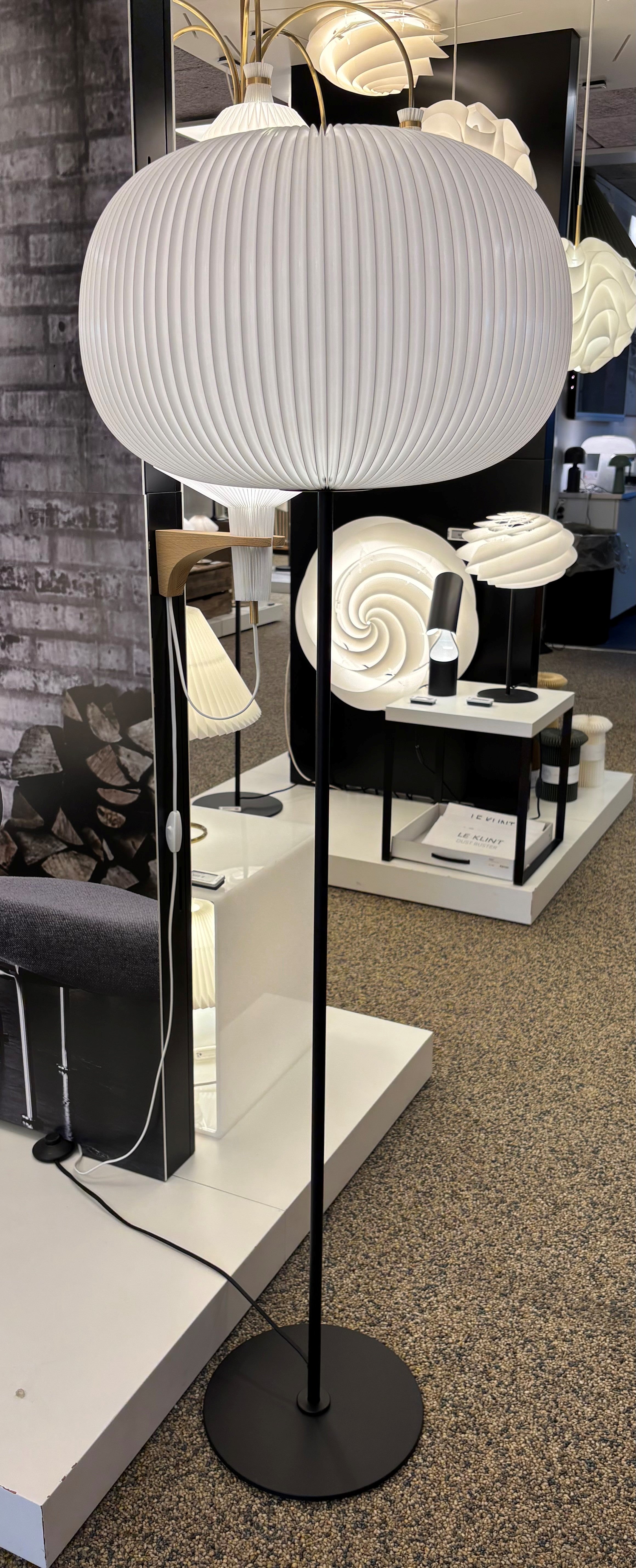 Lamella sort gulvlampe - DEMO