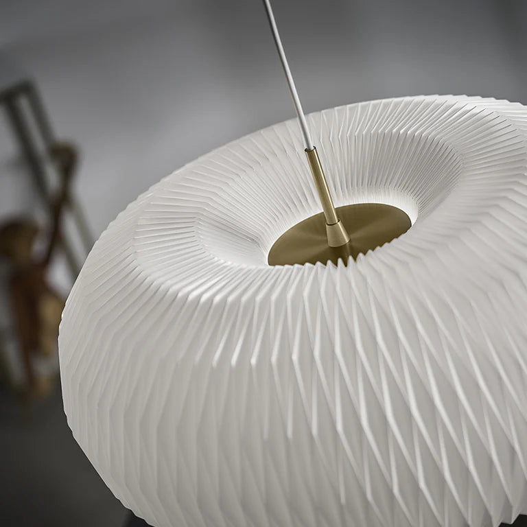 De mange lameller giver flotte detaljer i LE KLINT Donut Small