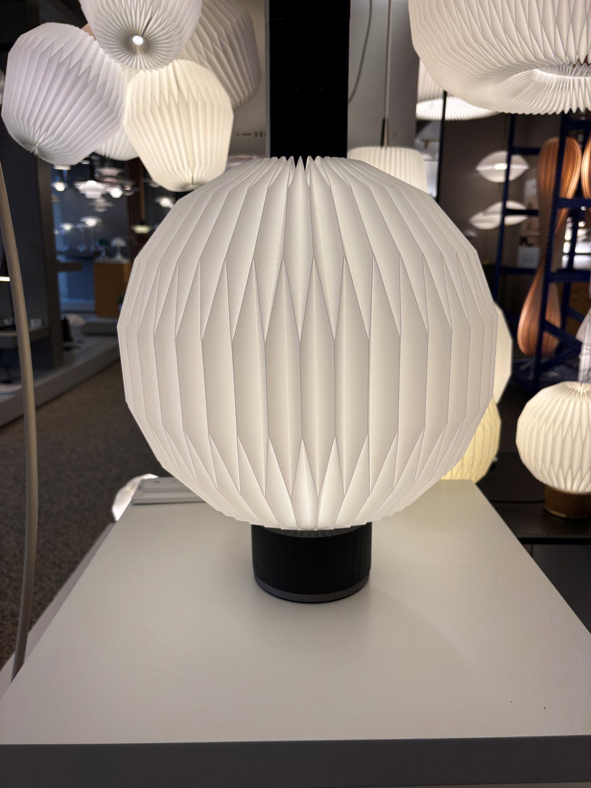 Model 375 medium bordlampe i sort eg - DEMO