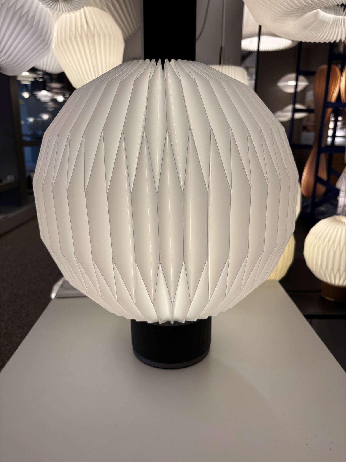 Model 375 medium bordlampe i sort eg - DEMO