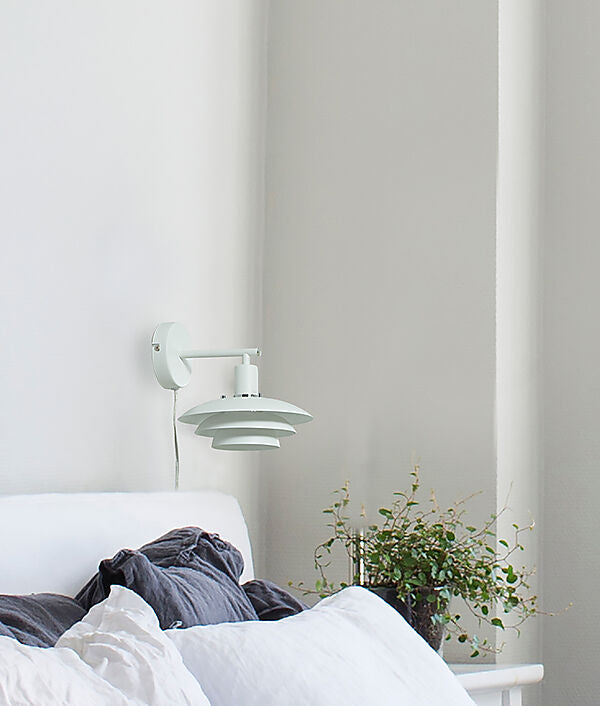 Zoomet ind på den unikke designet Epsilon Væglampe i Hvid