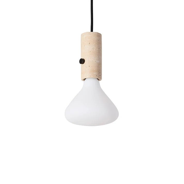 Core lampen i Creme Travertin brugt som pendel lampe