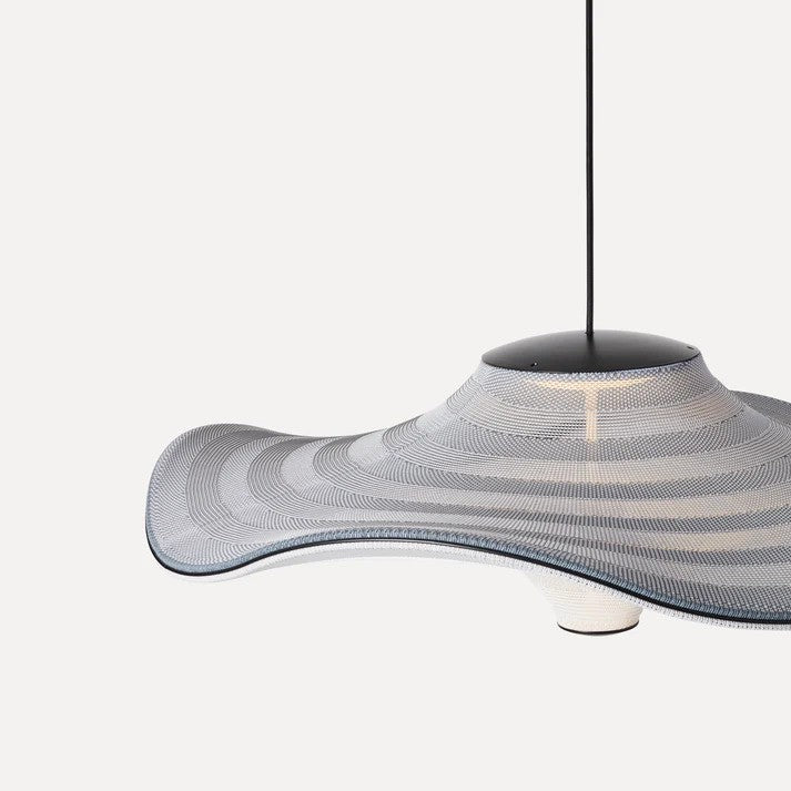 Zoomet ind på skærmen fra Flying Ø96 i Haze Blue med dens elegante design