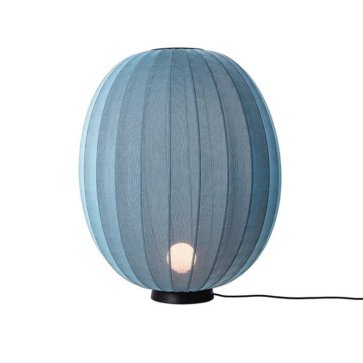 Zoomet ind på den håndstrikkede polyester lampeskærm fra Knit-Wit Ø65 High Oval Floor Level i Blue Stone