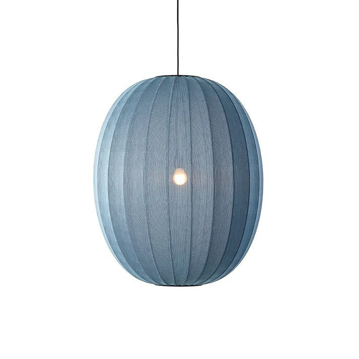 Zoomet ind på den unikke designet polyester lampeskærm på Knit-Wit Ø65 High Oval Pendel i Blue Stone