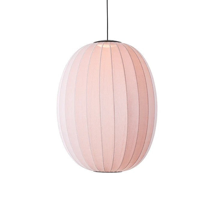 Zoomet helt ind på den håndstrikket polyester lampeskærm fra Knit-Wit Ø65 High Oval Pendel LED i Sand Stone