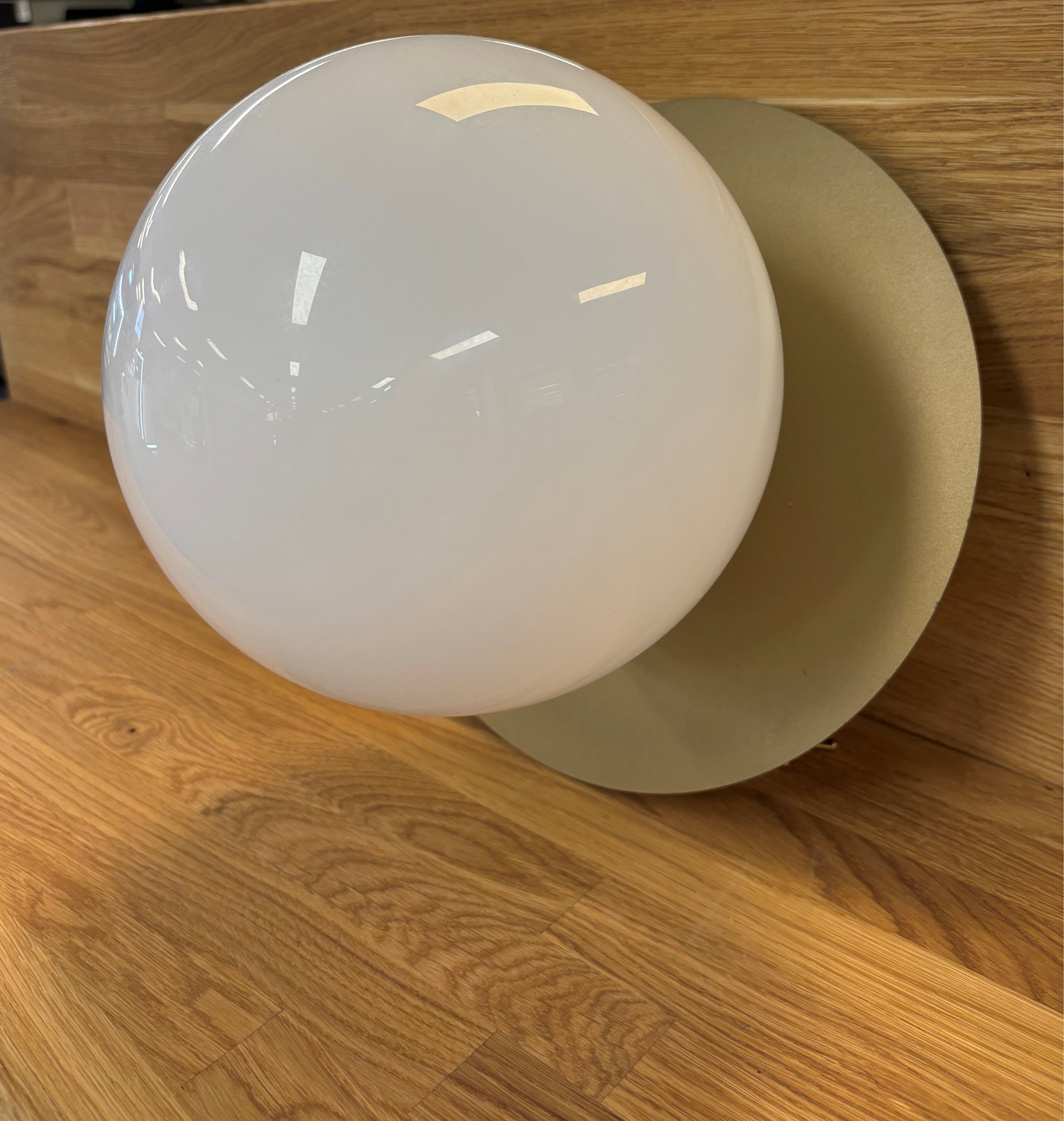 Liila 1 Large IP44 - Nordic Gold/Opal - DEMO