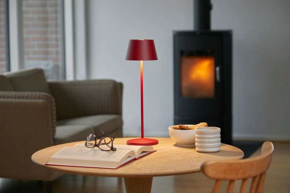 LOOM Design Modi rubinrød LED bordlampe
