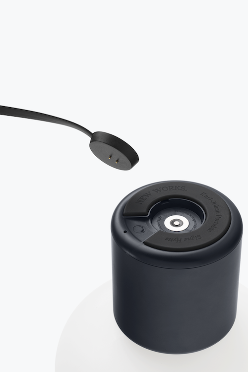 Karl-Johan Portable Bordlampe Cold Black