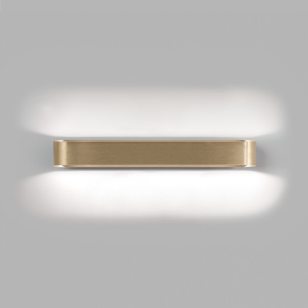 Smuk messing væghængt lampe fra Light-Point