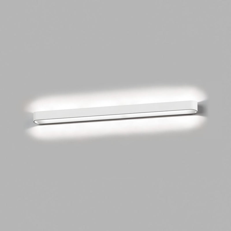 Hvid aflang væglampe fra Light-Point model aura