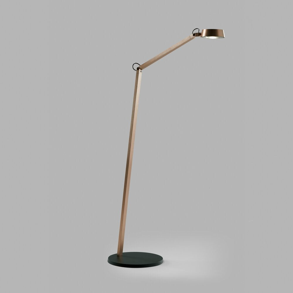 Roseguld gulvlampe fra Light-Point