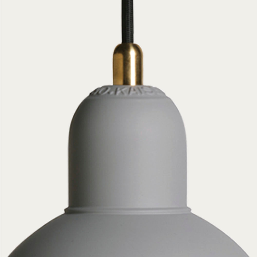 Grå og messing Kaiser Idell pendel lampe