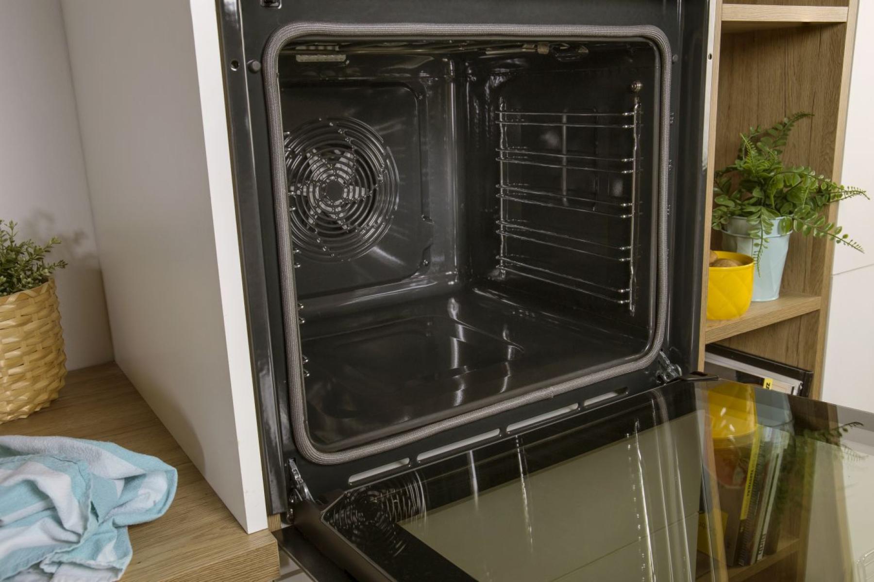 77 liters Gorenjeovn med hurtig forvarmning