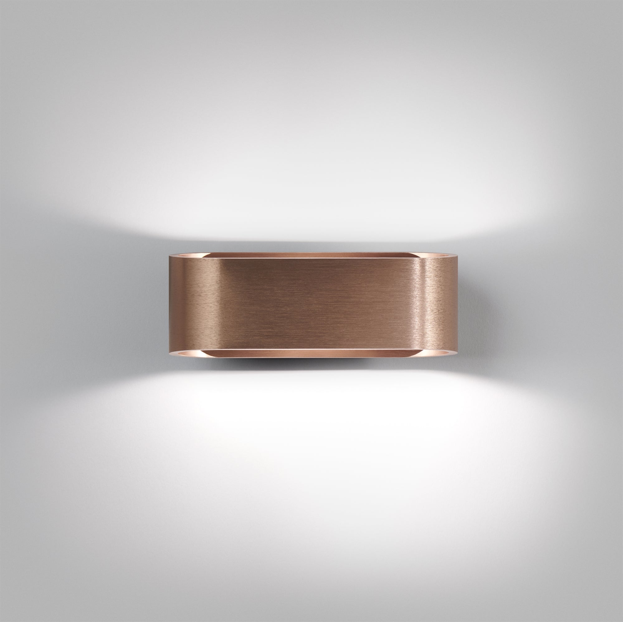 Smuk rosegold væglampe fra Light Point