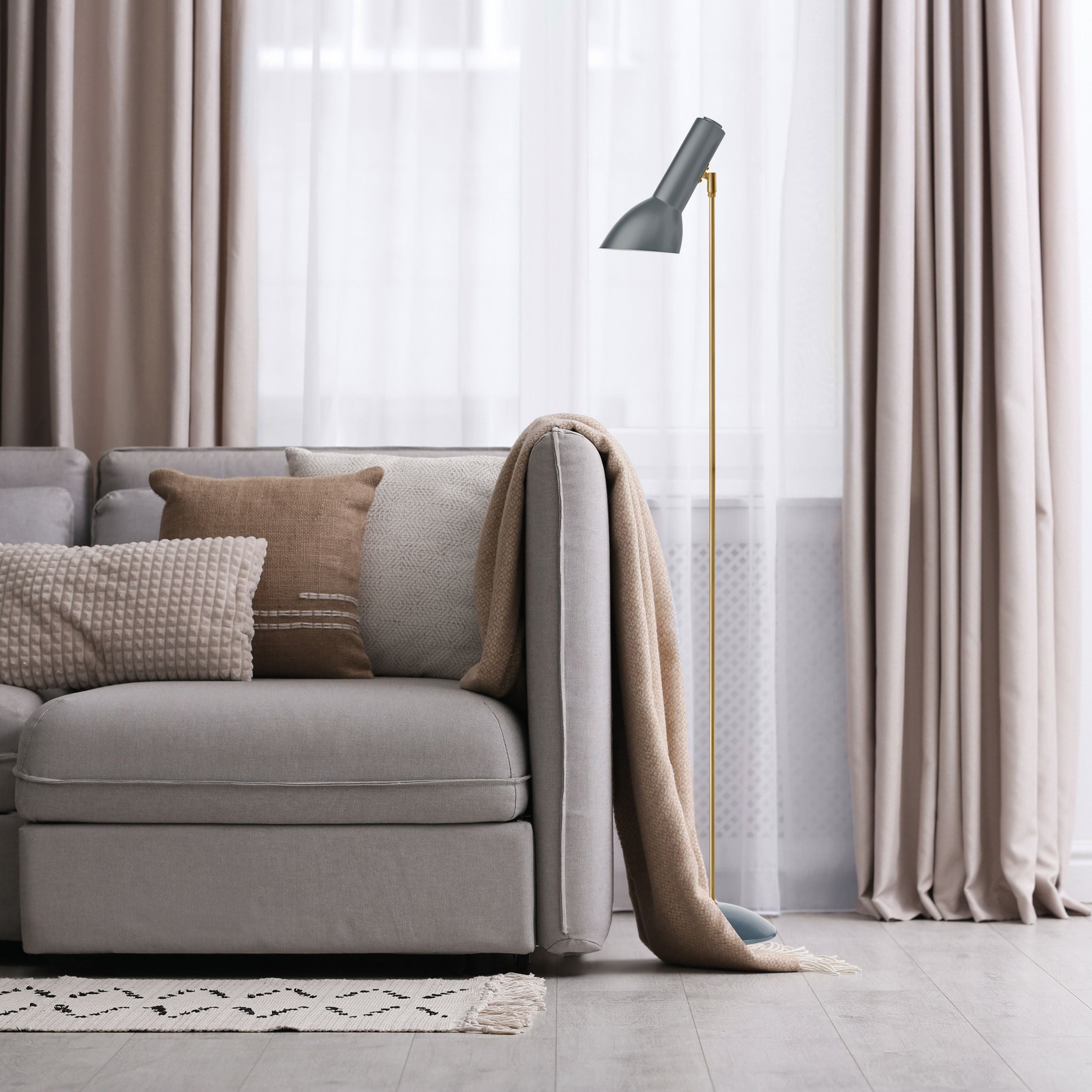 Oblique Flintgrå/Messing - Gulvlampe