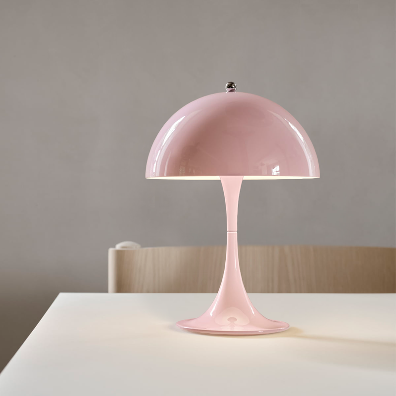 Lys rosa Bordlampe V2 fra Louis