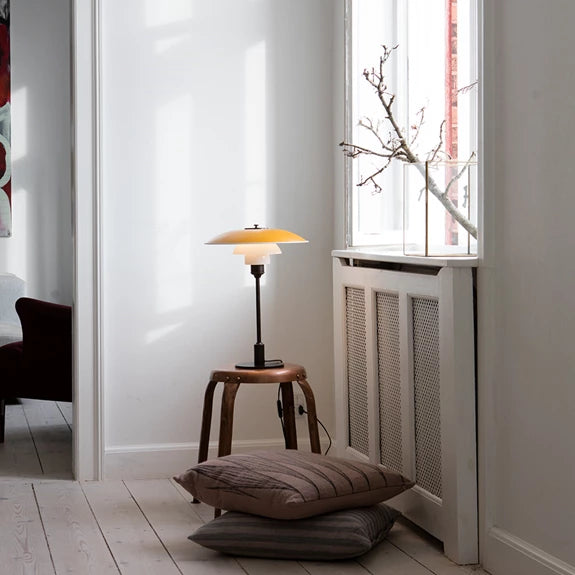 Smuk PH bordlampe med gul overskærm