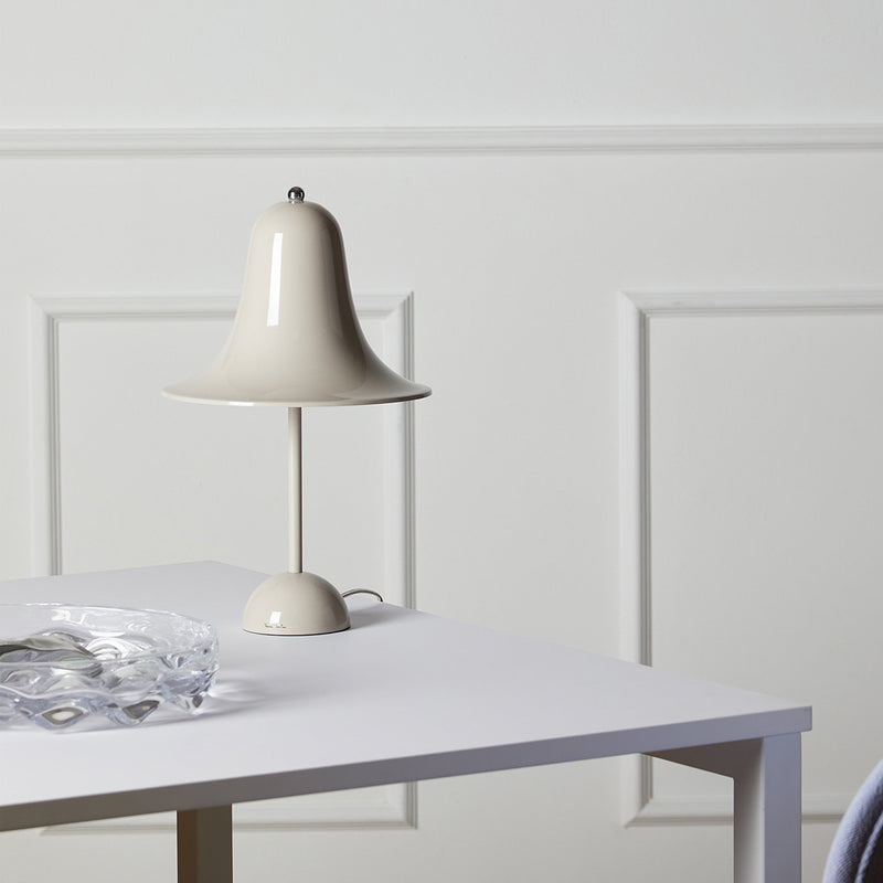 Pantop bordlampen i mint grå fra Verpan