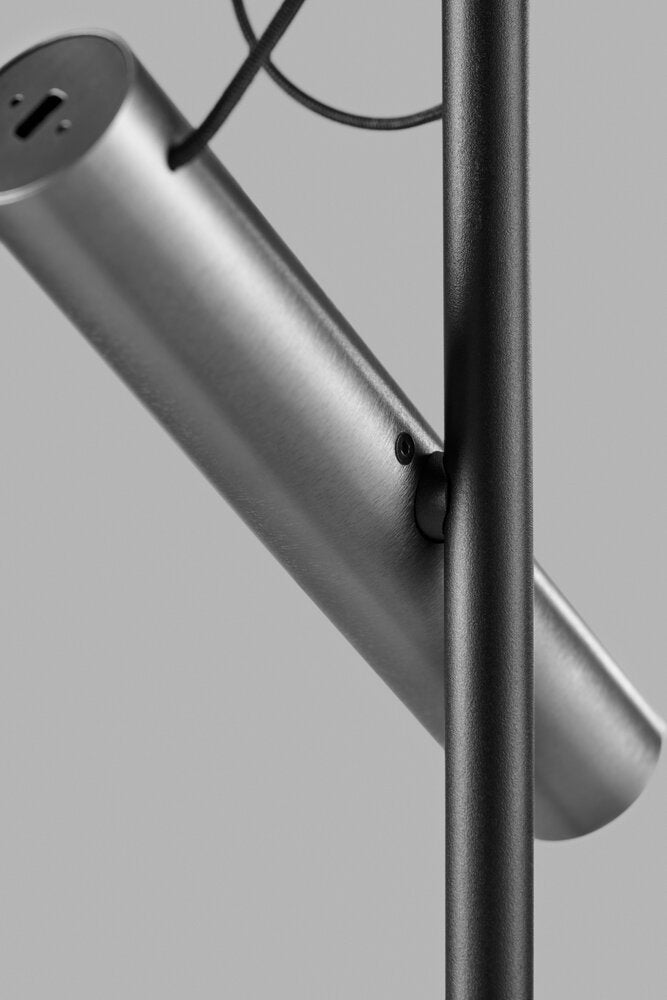 Spirit F1 Sort/Titanium Gulvlampe