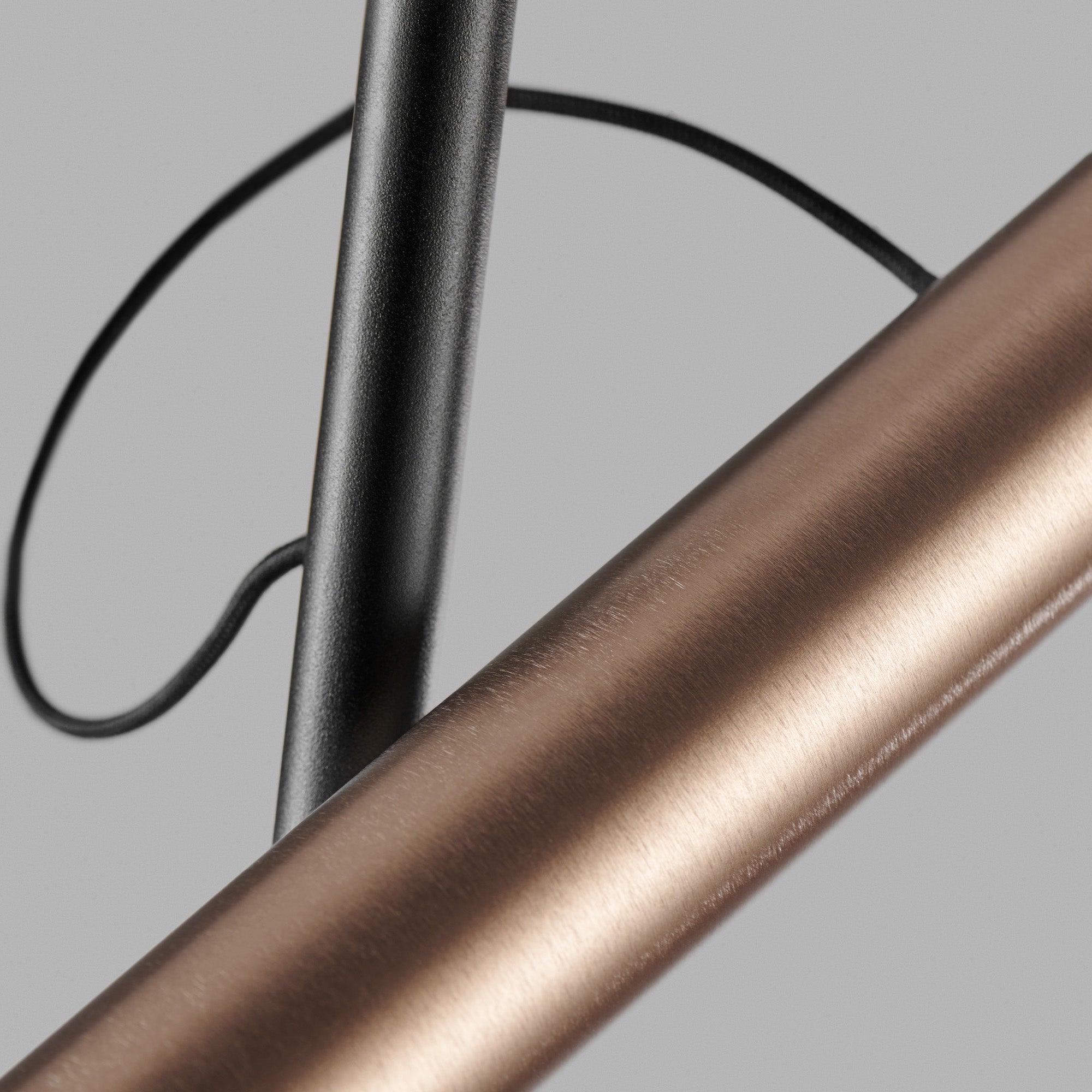 Spirit T1 Sort/Rose Gold Bordlampe