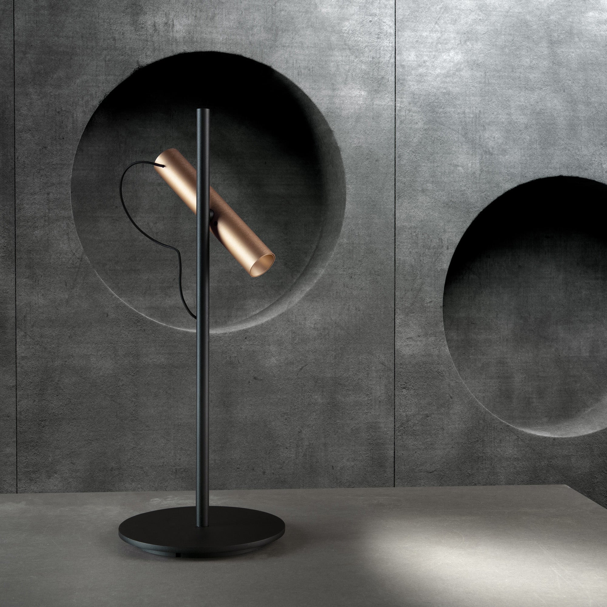 Spirit T1 Sort/Rose Gold Bordlampe